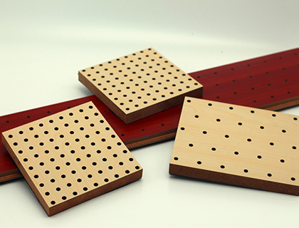 家庭軟裝時我們應(yīng)該選擇吸音板還是隔音板？