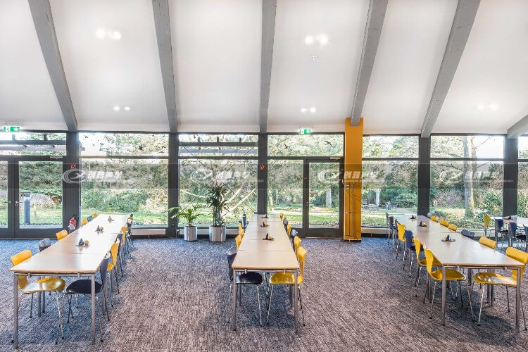 培訓(xùn)學(xué)院翻新工程使用微粒吸聲板